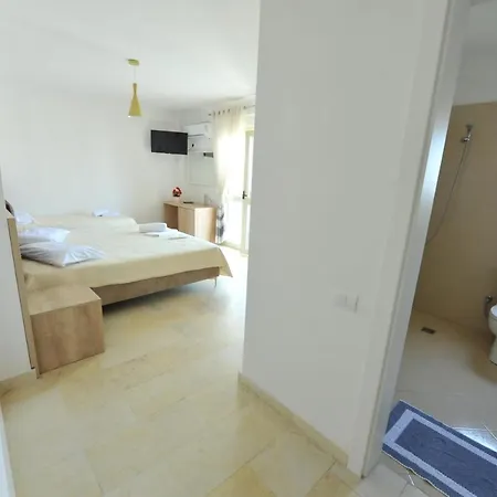 Vila Drini Hotel 3*