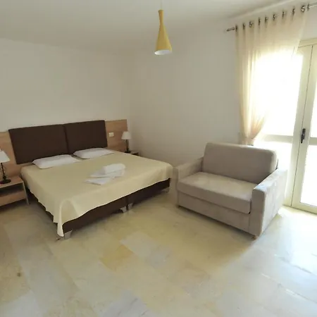 Vila Drini 3* Golem (Tirana)