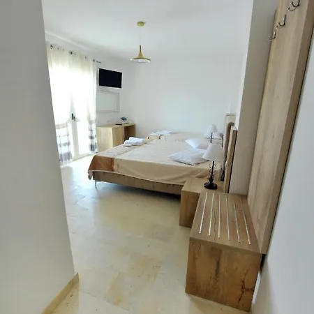 Vila Drini 3* Golem (Tirana)