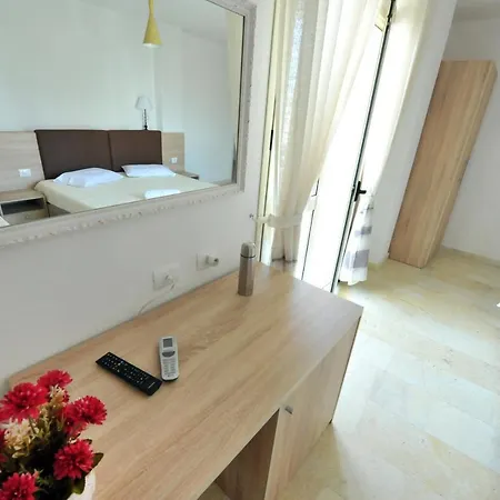 Hotel Vila Drini 3*