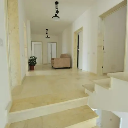 Hotel Vila Drini 3*